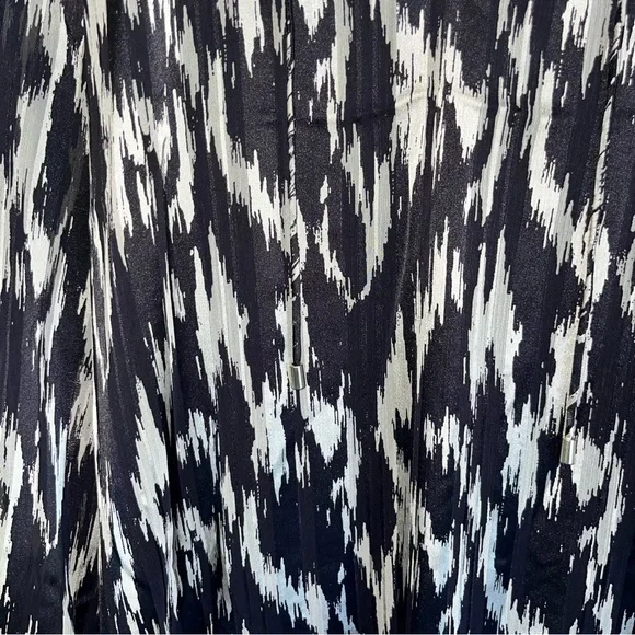 Joie Satin Black & White Printed Satin Blouse - Picture 4 of 6